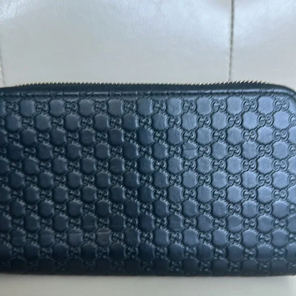 Gucci Quilted Black Zip Wallet - Picture 3 of 6